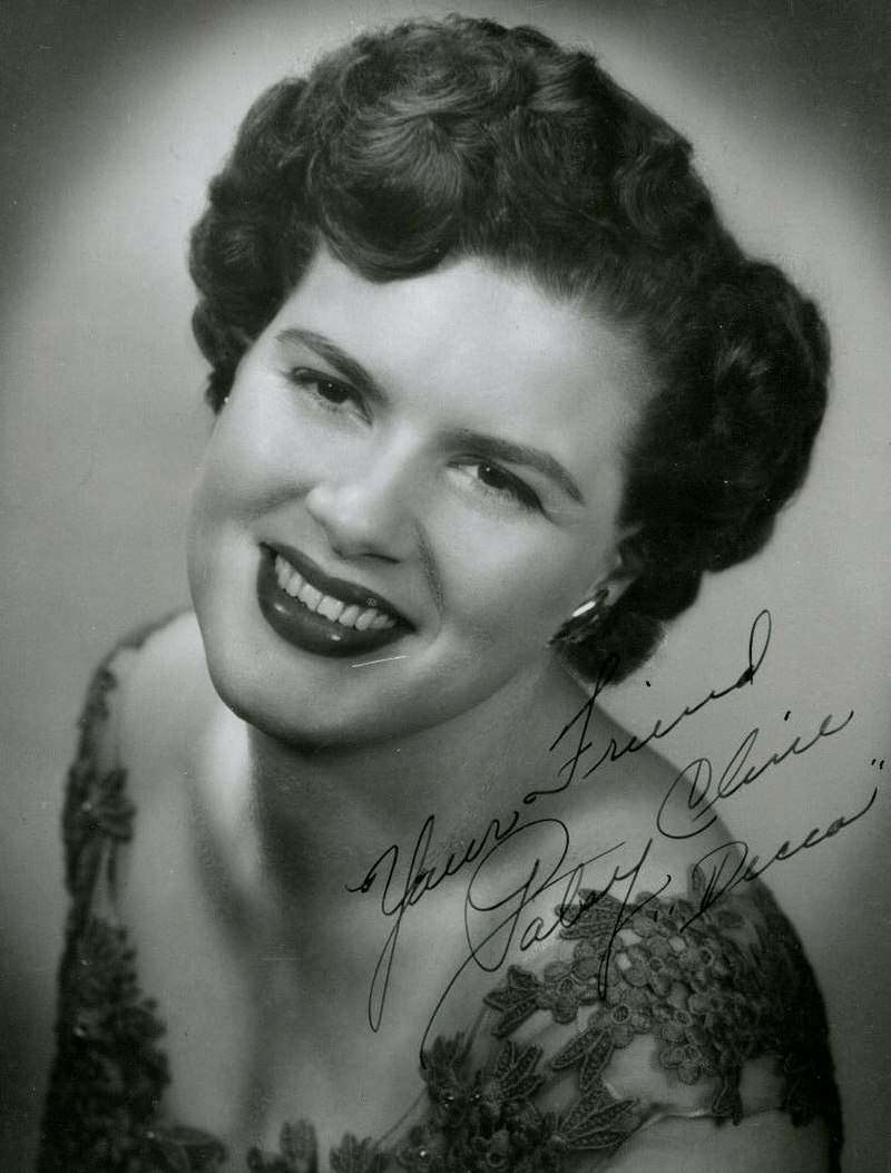 Patsy Cline 1957 par Unknown author — eBay item front & back, Domaine public, https://commons.wikimedia.org/w/index.php?curid=90440997